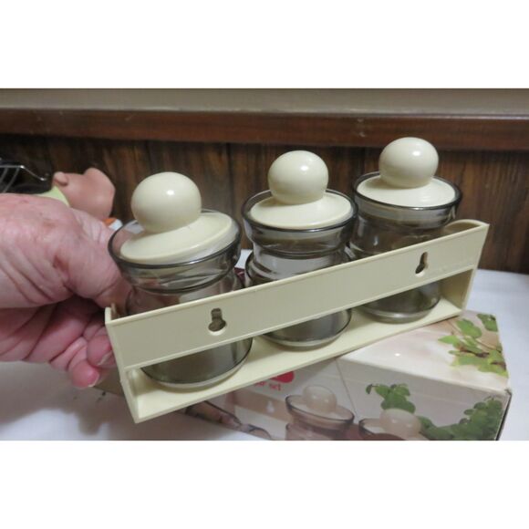 NIB NEW CHEF SMALL STORAGE JARS , AIR TIGHT, WITH SHELF - Picture 2 of 2